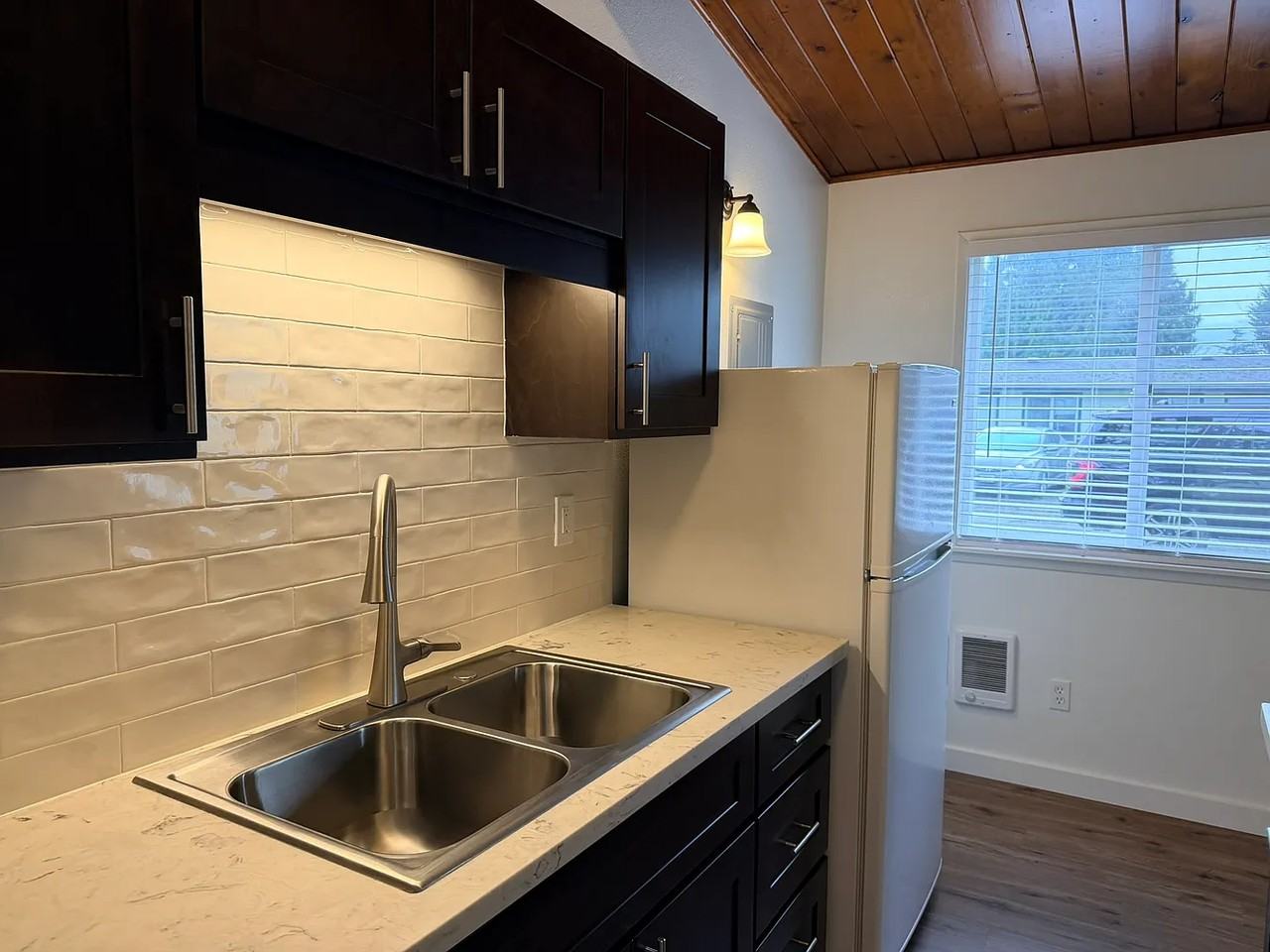 511 104th Street Court South - Photo 3 of 10