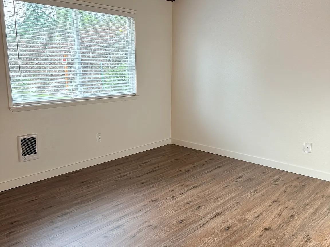 511 104th Street Court South - Photo 6 of 10