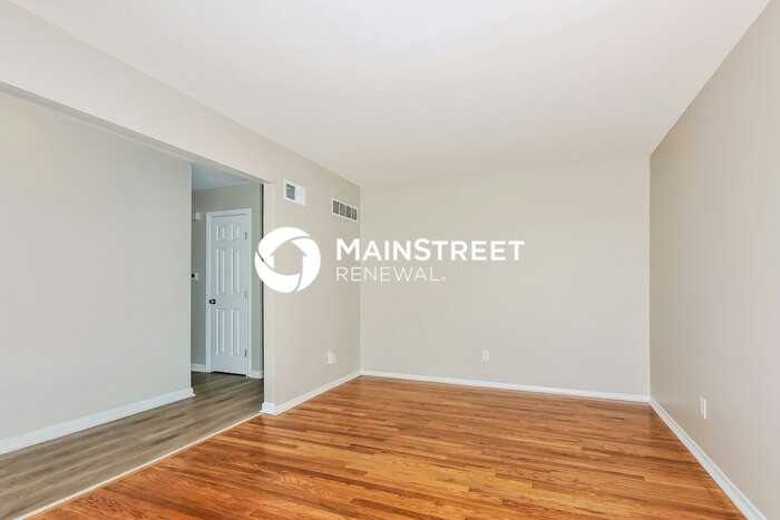 6867 Thurston Ave - Photo 4 of 17