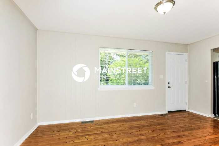 6867 Thurston Ave - Photo 6 of 17