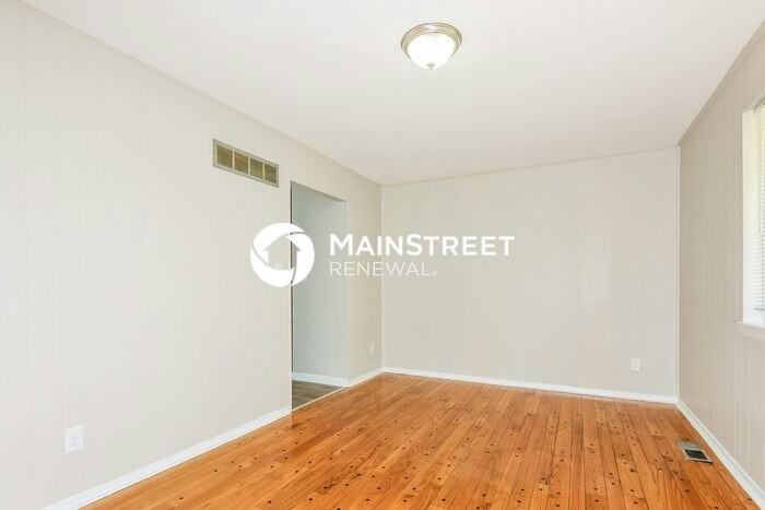 6867 Thurston Ave - Photo 7 of 17