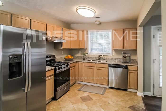 8051 Harmony Lakes Dr - Photo 2 of 18