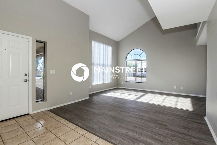 6520 W Paradise Ln - Photo 4 of 17