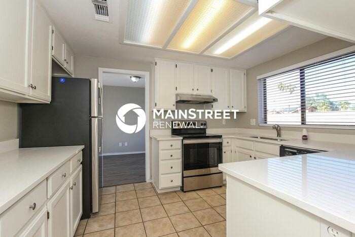 6520 W Paradise Ln - Photo 7 of 17