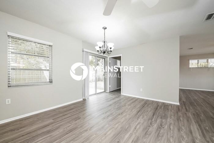 744 Pineland Ave - Photo 4 of 16