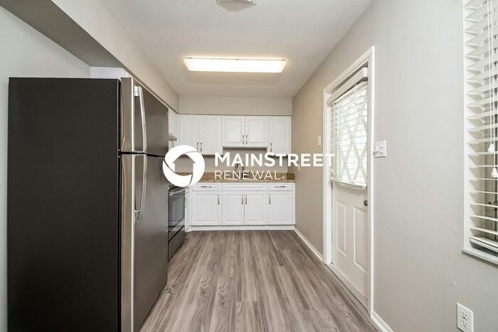 744 Pineland Ave - Photo 5 of 16