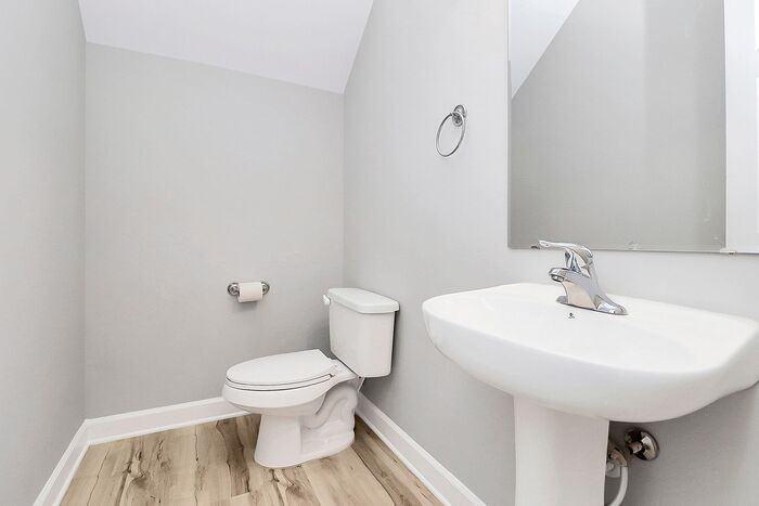 17731 N Shore Cir - Photo 7 of 31