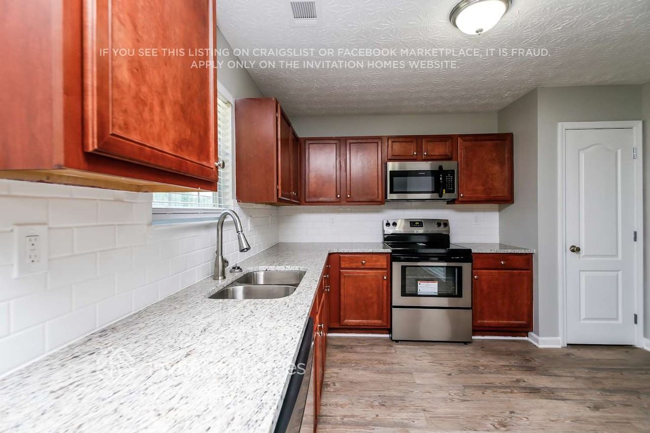 3886 Caro St - Photo 4 of 20