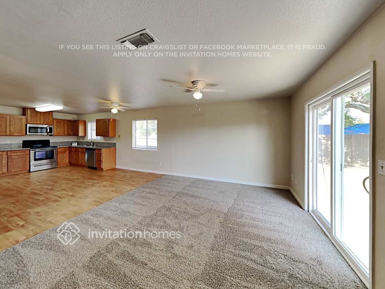 555 Spruce St - Photo 4 of 19