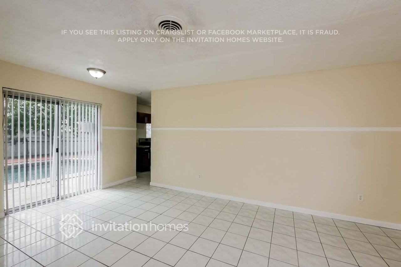 998 Nw 202nd St - Photo 3 of 17