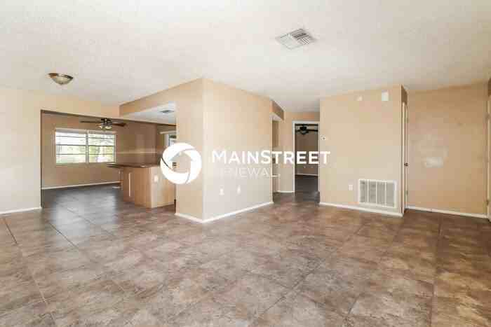 11082 Lightwood St - Photo 5 of 15