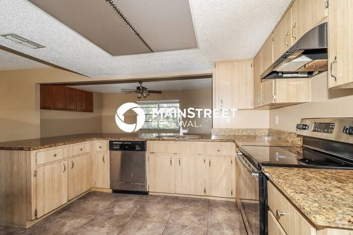 11082 Lightwood St - Photo 6 of 15