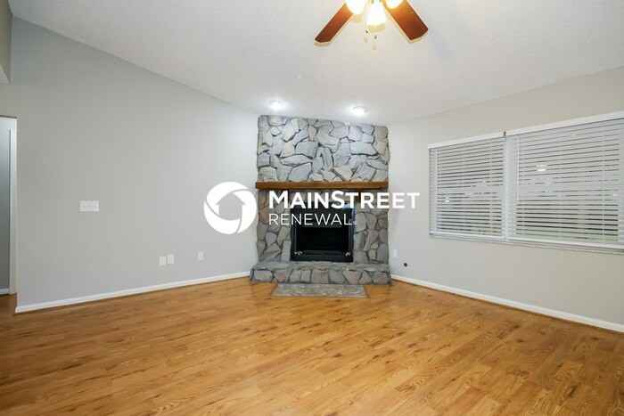 2740 Birdland Ct - Photo 4 of 16