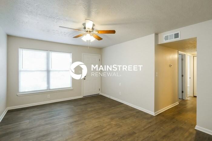 11702 Brackenberry Ct - Photo 4 of 16