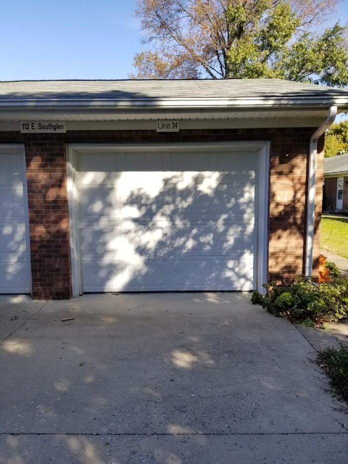 112 E Southglen Dr #34 - Photo 3 of 20