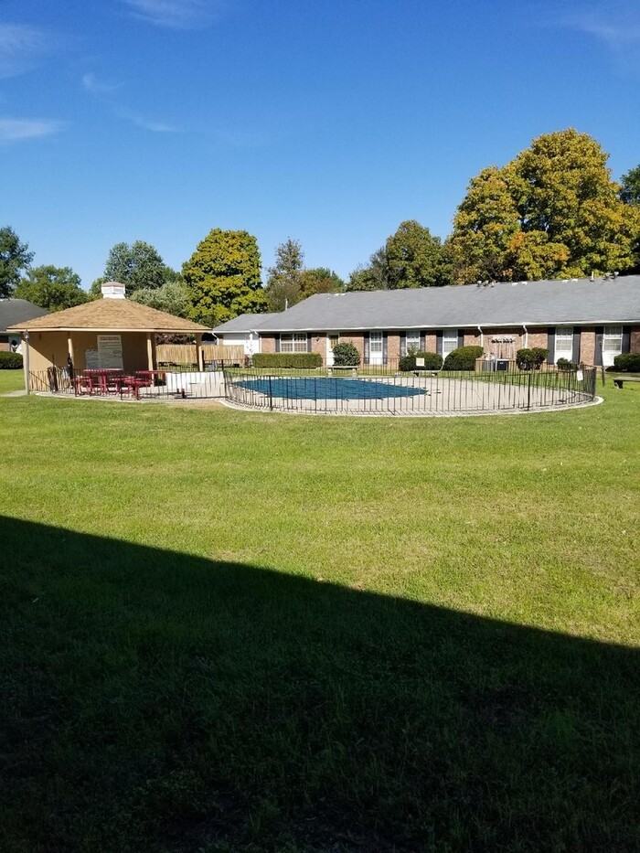 112 E Southglen Dr #34 - Photo 4 of 20