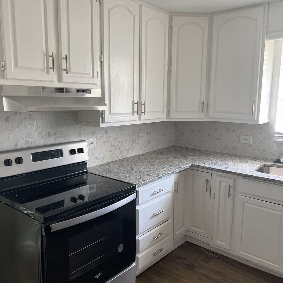 302 S Rusk St #1 - Photo 2 of 10