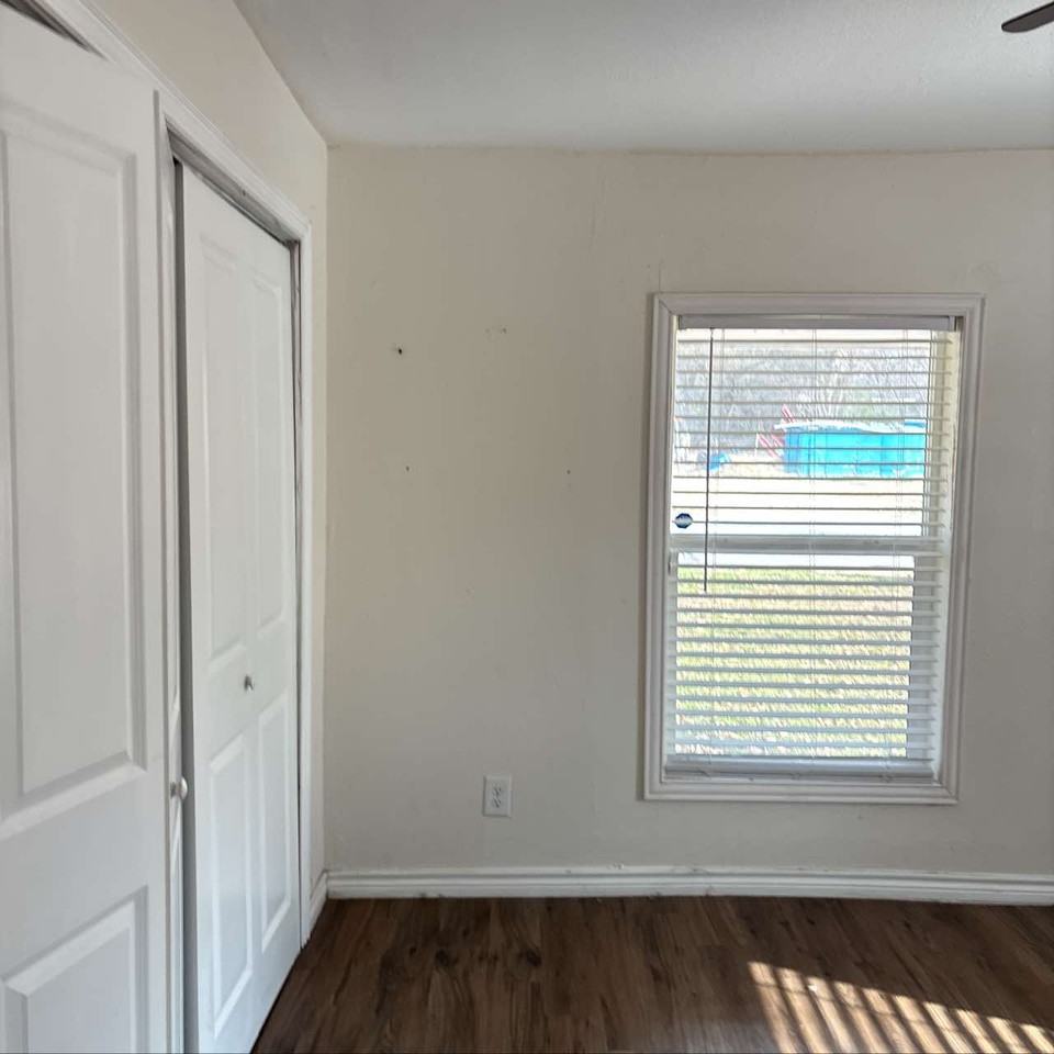 302 S Rusk St #1 - Photo 3 of 10