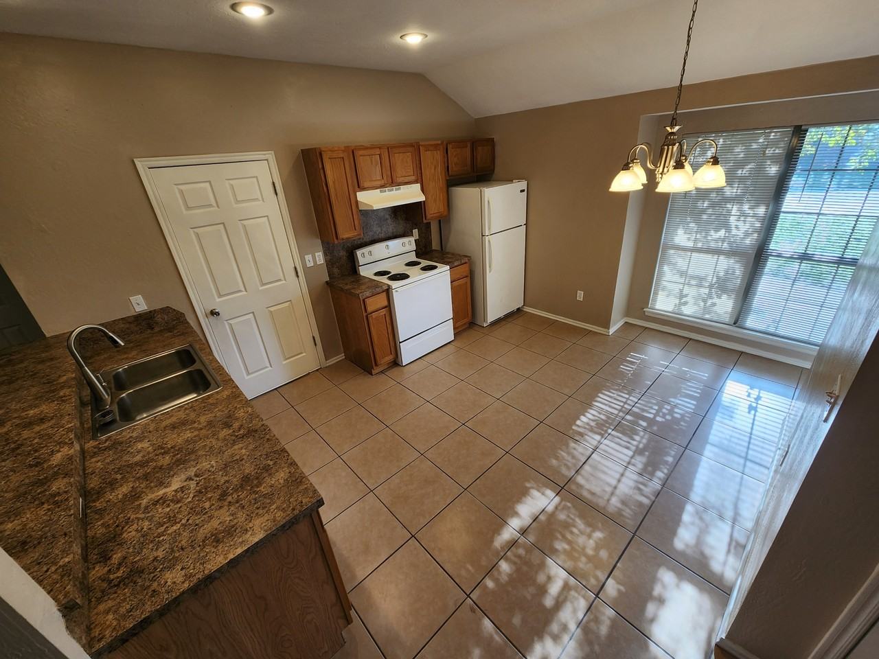 1402 S Mississippi Ave #1 - Photo 3 of 11