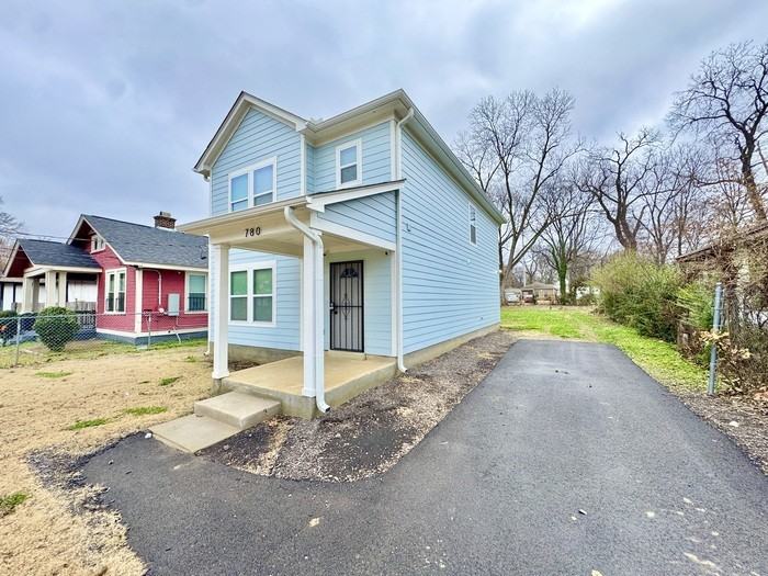 780 Woodlawn St - Photo 4 of 25