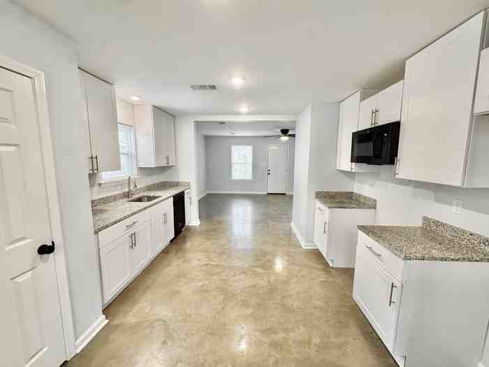 780 Woodlawn St - Photo 7 of 25