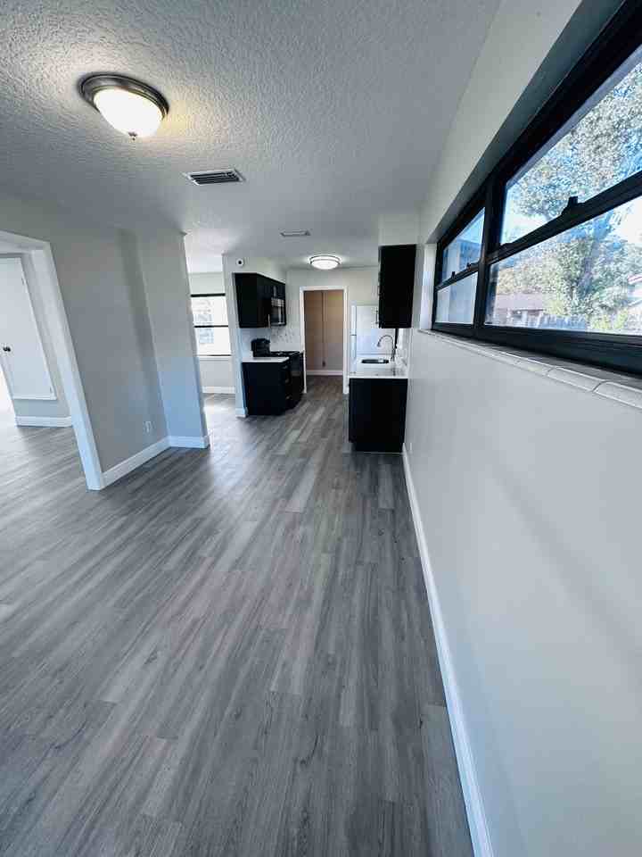 1076 Hermosa Dr #1 - Photo 3 of 9