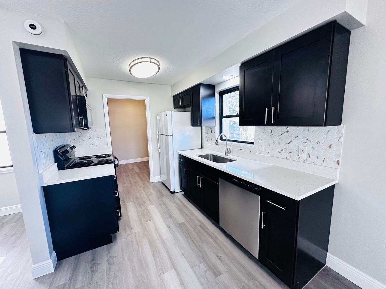 1076 Hermosa Dr #1 - Photo 2 of 9