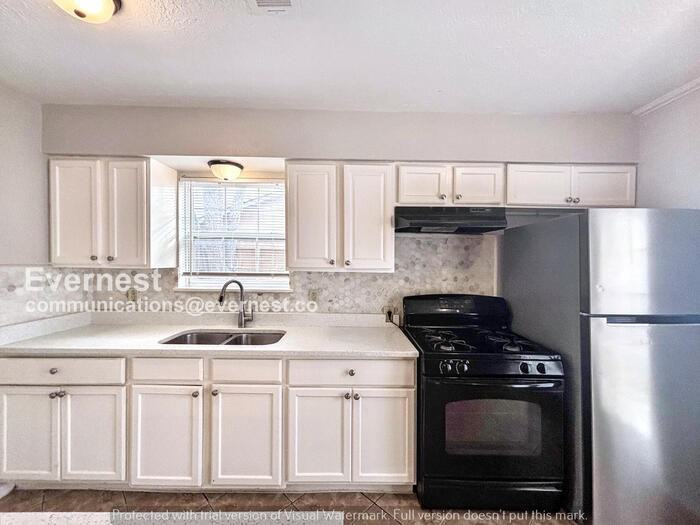 5214 Fairgreen Ln - Photo 2 of 21