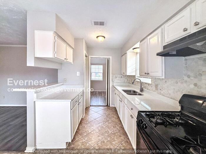 5214 Fairgreen Ln - Photo 3 of 21