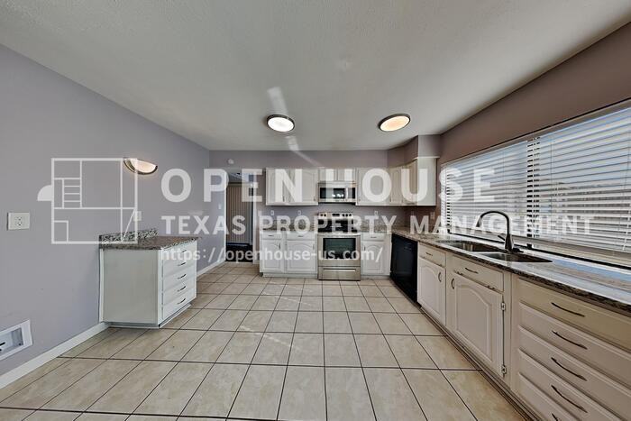 2202 Proctor Dr - Photo 7 of 22