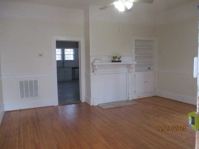 406 S Rose Ave - Photo 2 of 10