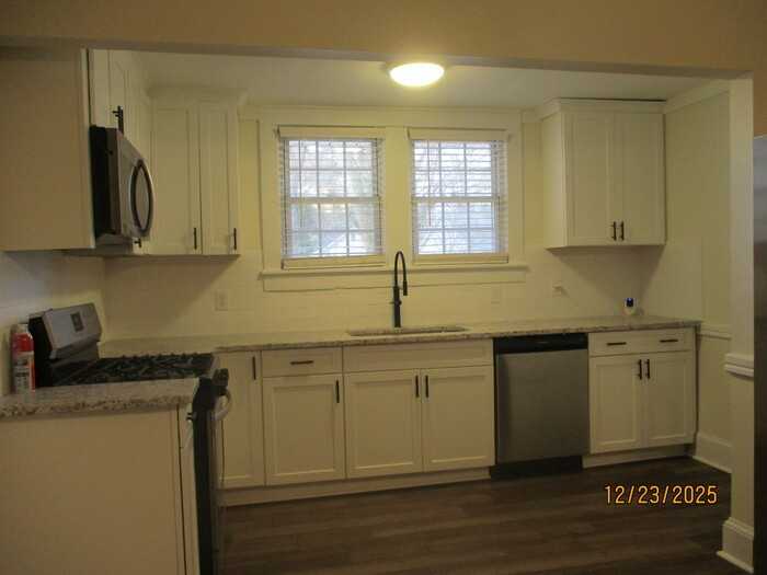 406 S Rose Ave - Photo 4 of 10