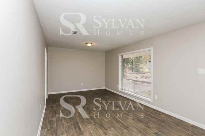 3156 Fleetwood Dr - Photo 4 of 16