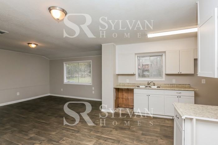 3156 Fleetwood Dr - Photo 5 of 16