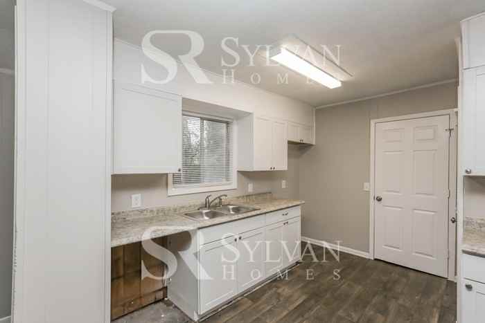 3156 Fleetwood Dr - Photo 6 of 16