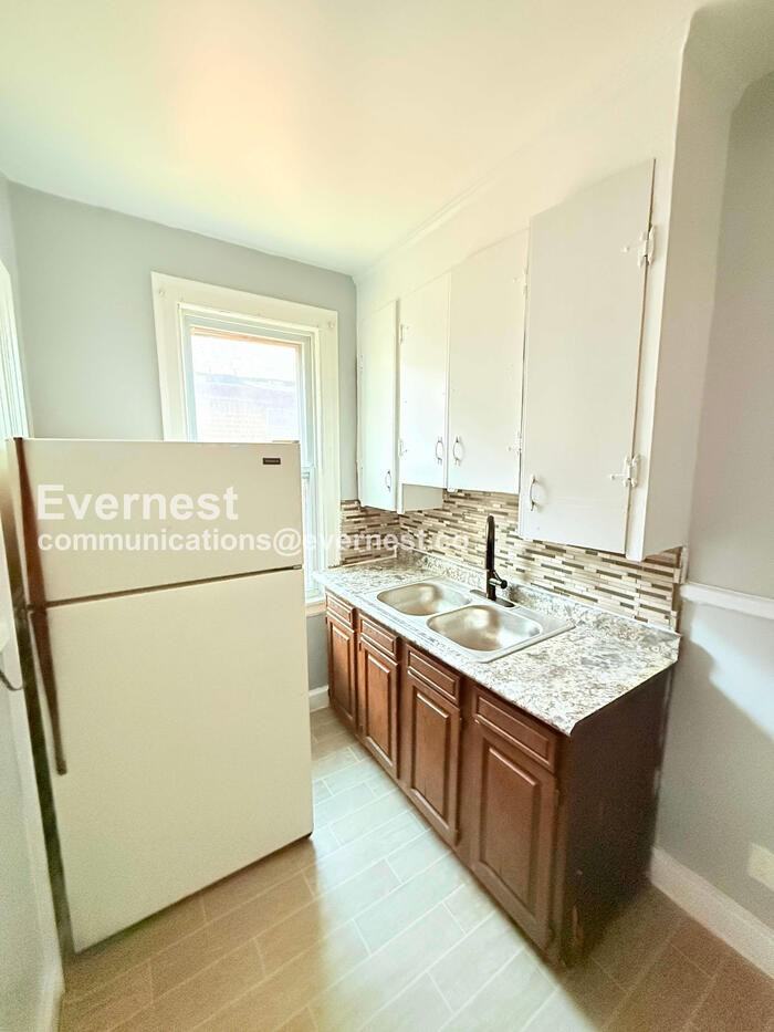 4066 Tyler St #2H - Photo 3 of 20