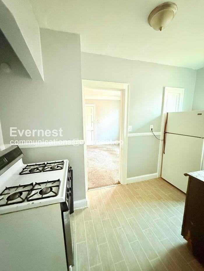 4066 Tyler St #2H - Photo 4 of 20