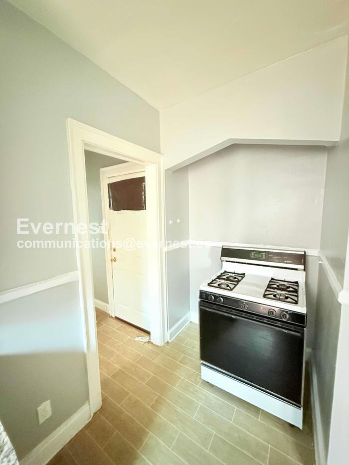 4066 Tyler St #2H - Photo 5 of 20