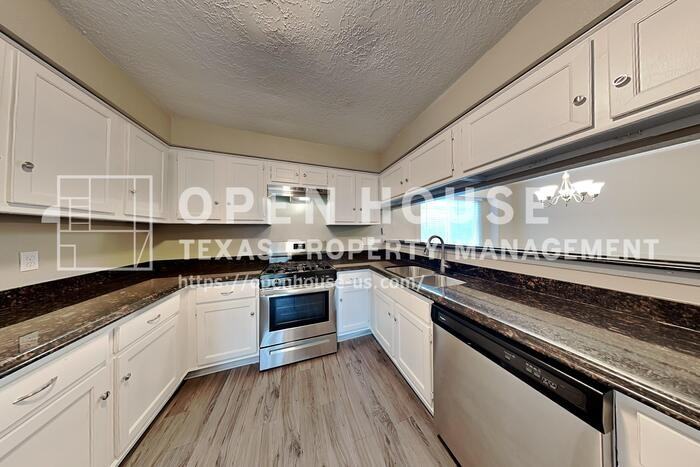 9906 Dornoch Dr - Photo 6 of 20