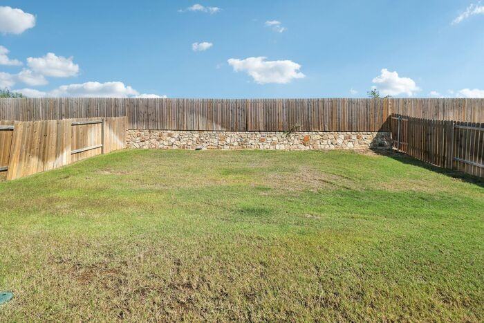 404 Trinity Trl - Photo 7 of 50