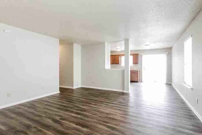 2276 Providence Ct - Photo 2 of 10