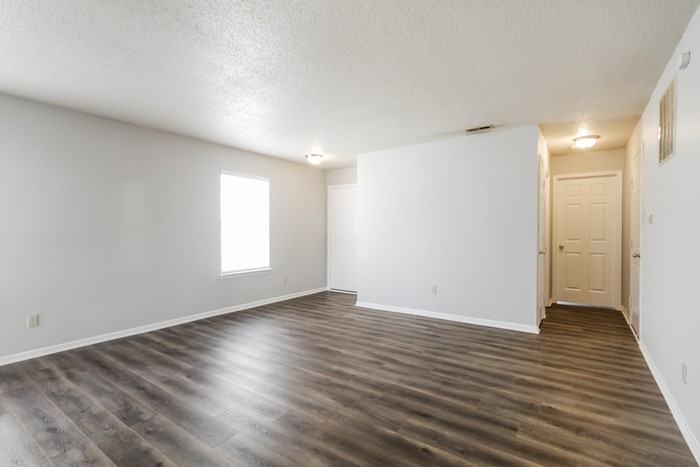 2276 Providence Ct - Photo 3 of 10