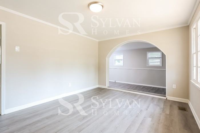 218 Lily St - Photo 4 of 17