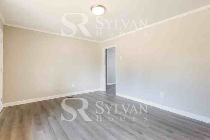 218 Lily St - Photo 5 of 17