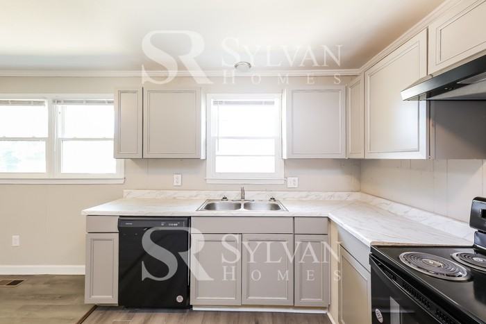 218 Lily St - Photo 7 of 16