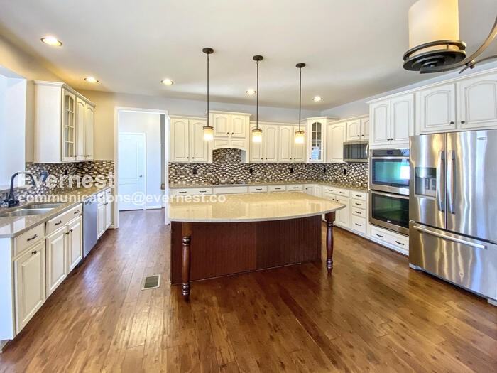 99 Coachman Cir - Photo 2 of 37