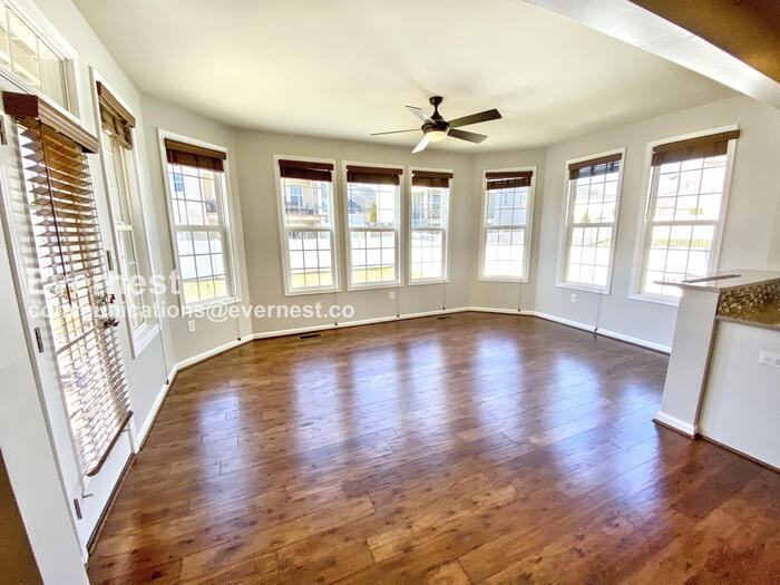 99 Coachman Cir - Photo 4 of 37