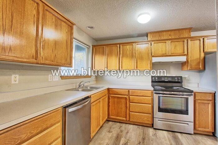 3104 Ne 54th St - Photo 7 of 13