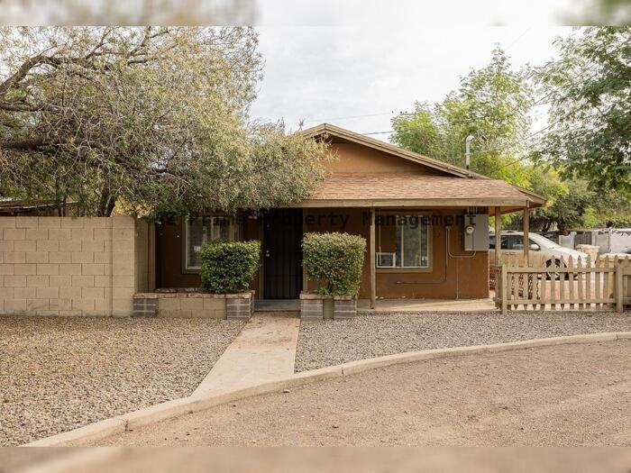 7513 N 61st Ave - Photo 2 of 23