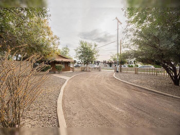 7513 N 61st Ave - Photo 4 of 23